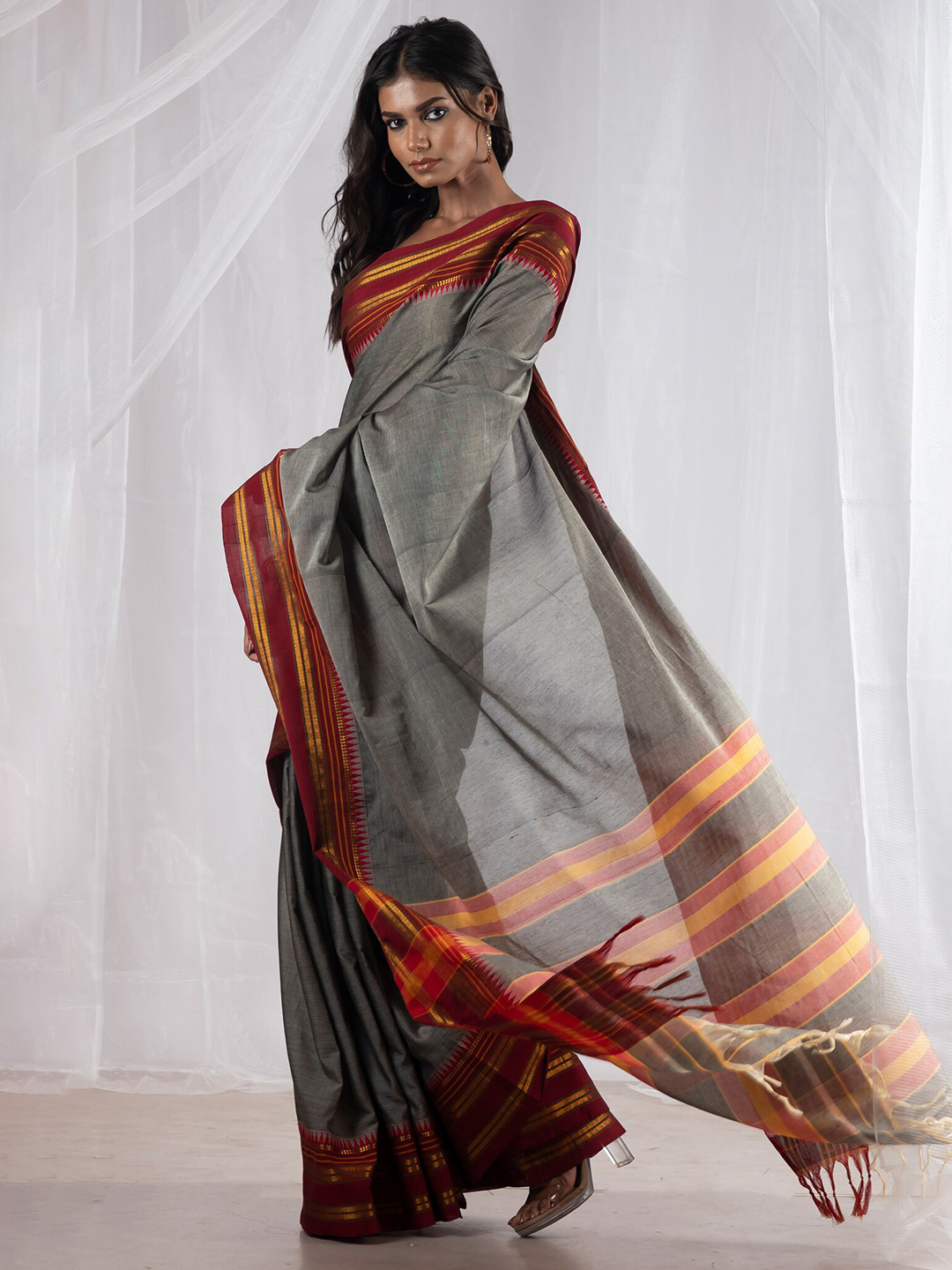 

Unnati Silks Striped Pure Cotton Handloom Narayan Peth Saree, Grey