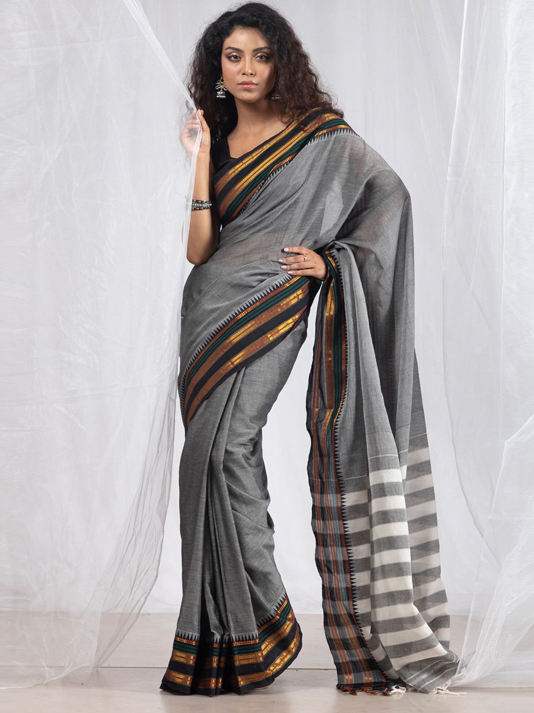 

Unnati Silks Zari Pure Cotton Narayan Peth Saree, Grey