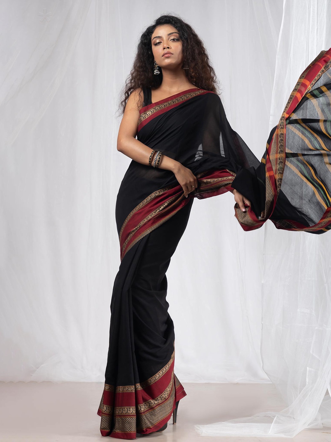 

Unnati Silks Striped Woven Design Pure Cotton Handloom Narayan Peth Saree, Black