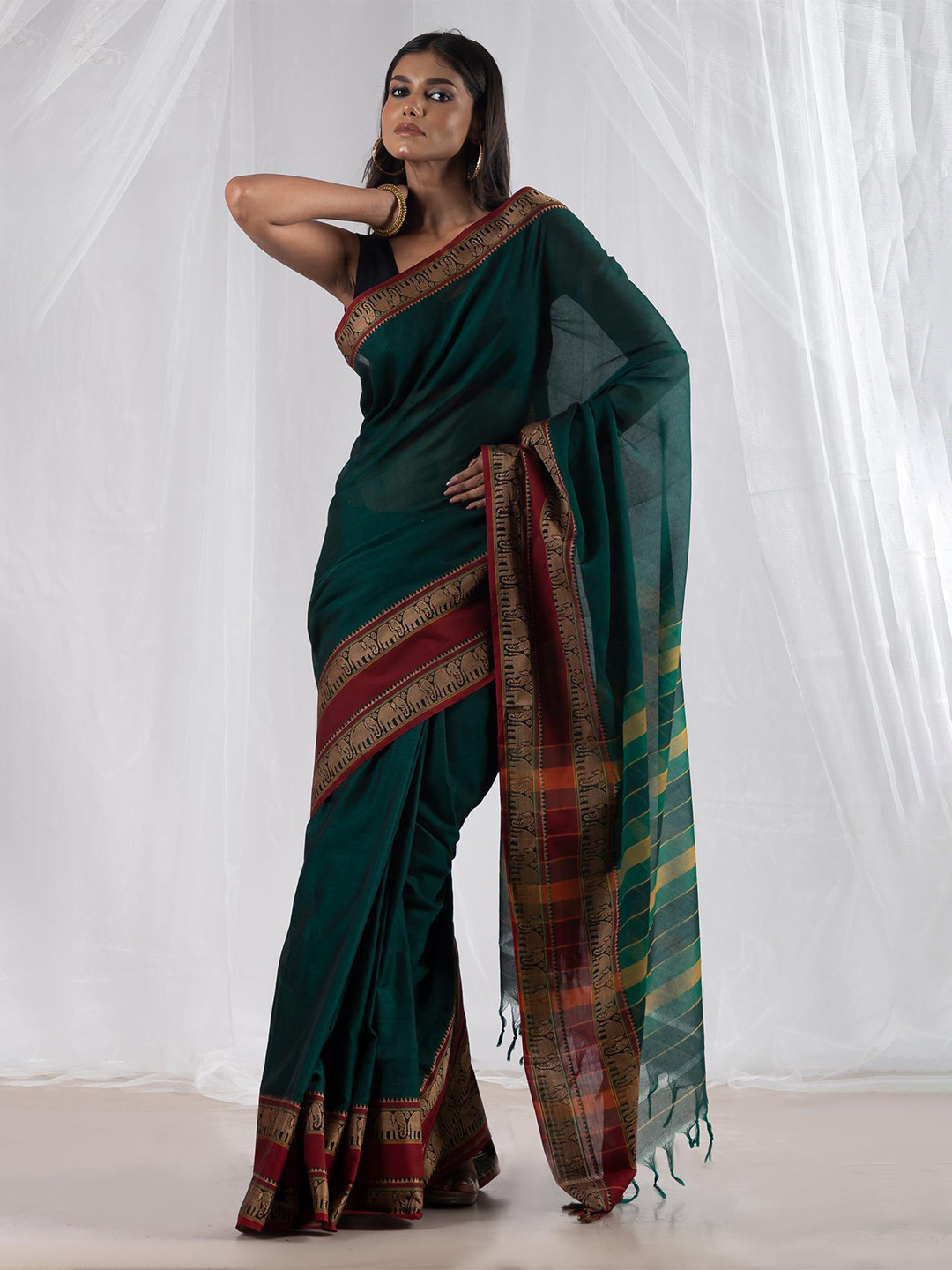 

Unnati Silks Woven design Pure Cotton Handloom Narayan Peth Zari Saree With Tassels, Green