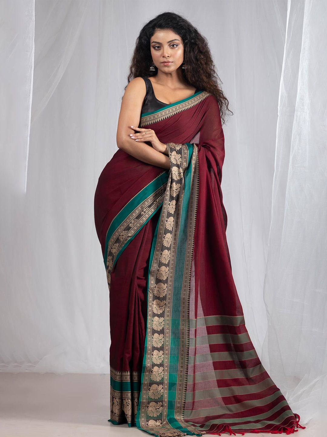 

Unnati Silks Zari Pure Cotton Handloom Narayan Peth Saree, Maroon