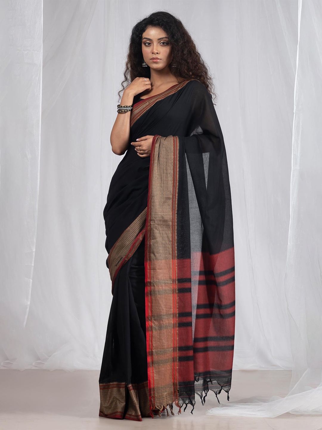 

Unnati Silks Zari Pure Cotton Handloom Narayan Peth Saree, Black