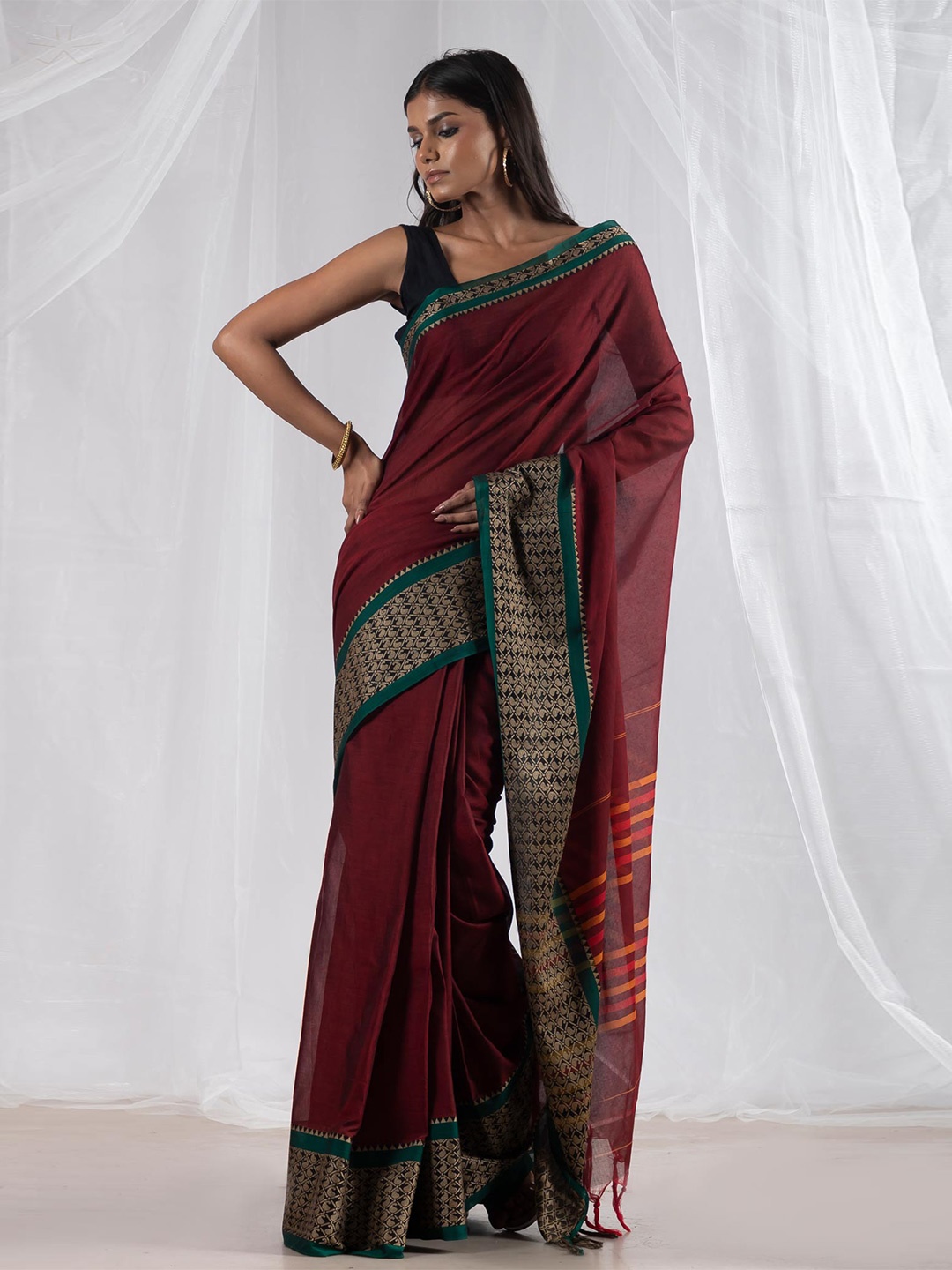 

Unnati Silks Woven Design Zari Pure Cotton Narayan Peth Saree, Maroon