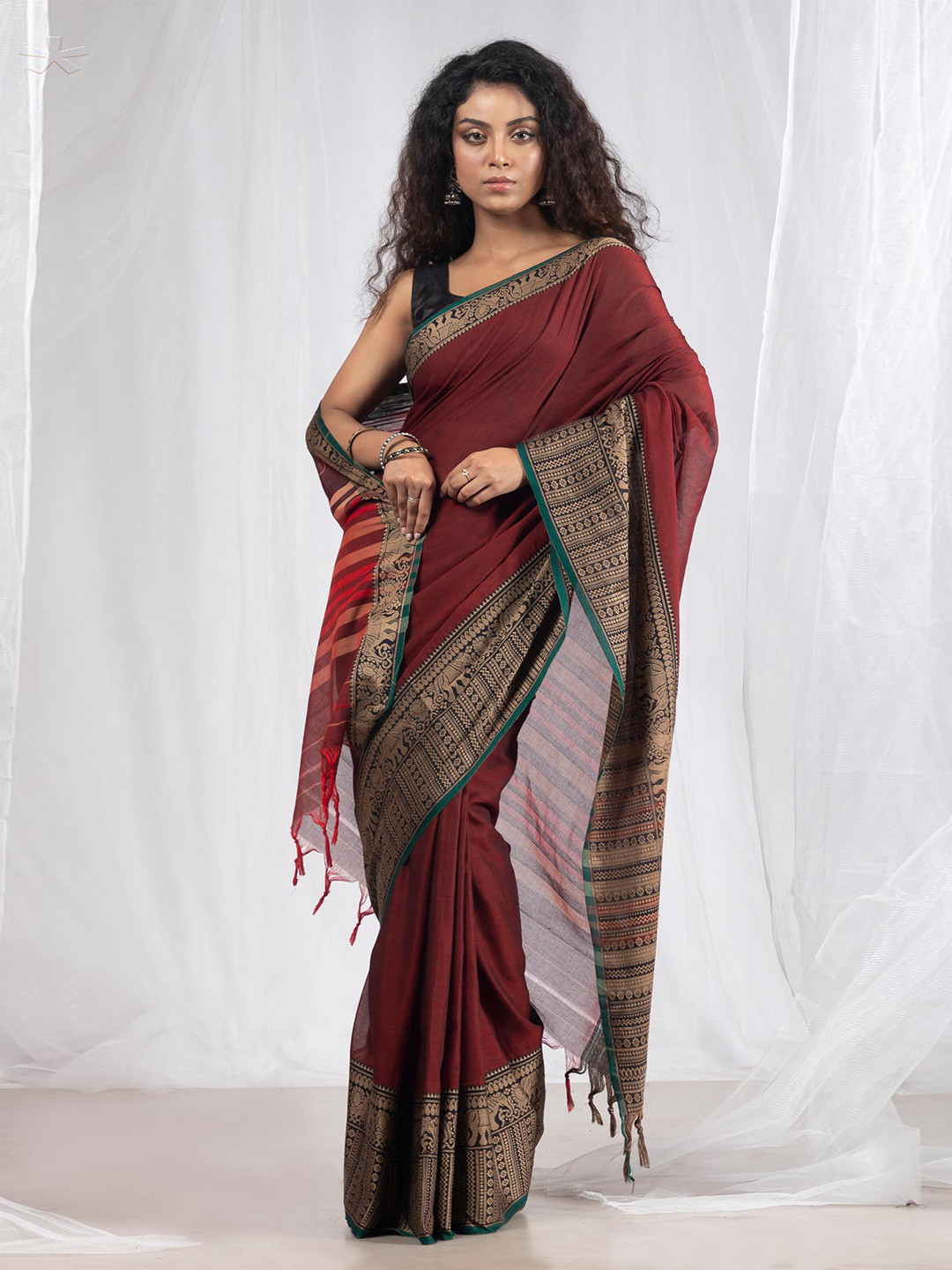 

Unnati Silks Woven Design Zari Pure Cotton Handloom Narayan Peth Saree, Maroon