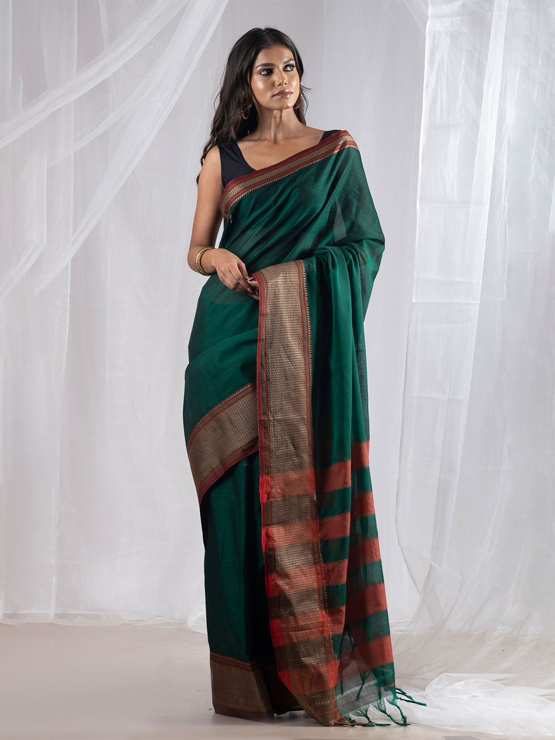

Unnati Silks Striped Woven Design Zari Pure Cotton Handloom Narayan Peth Saree, Green