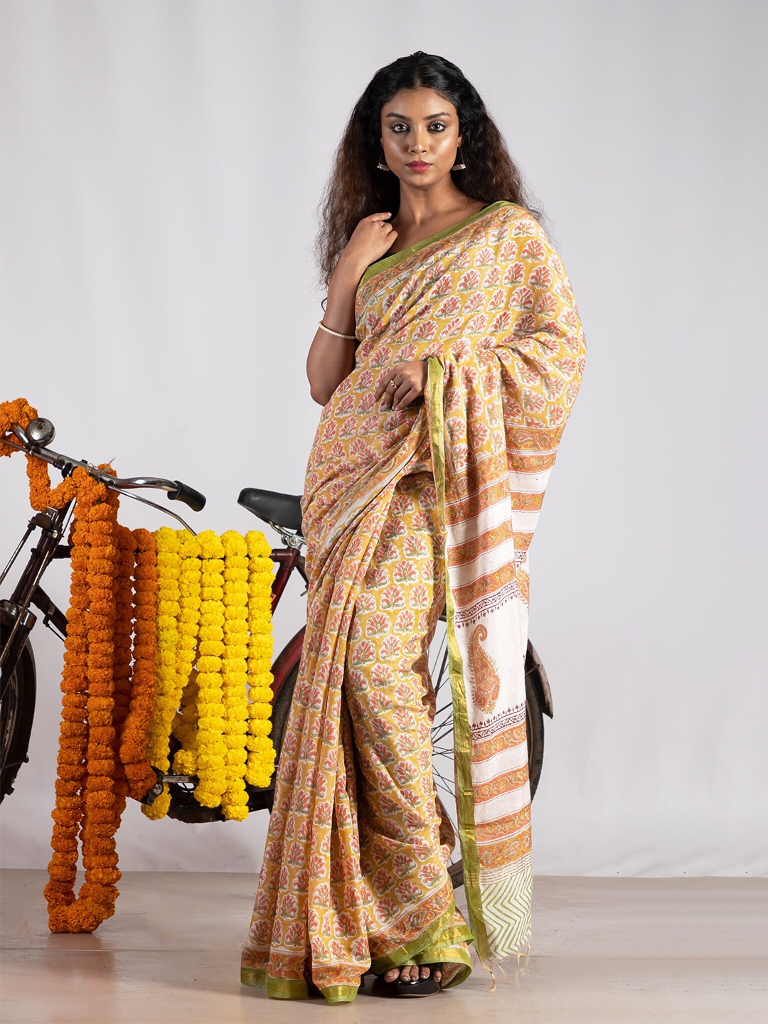 

Unnati Silks Brown & White Ethnic Motifs Printed Handloom Baluchari Saree