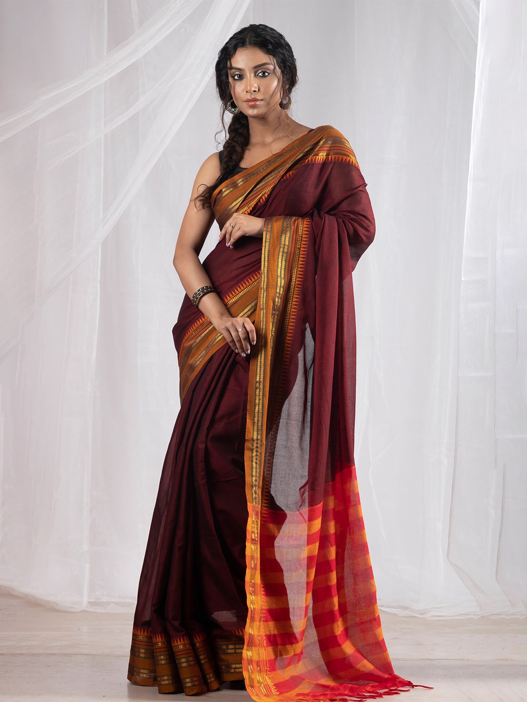 

Unnati Silks Zari Pure Cotton Handloom Narayan Peth Saree, Maroon