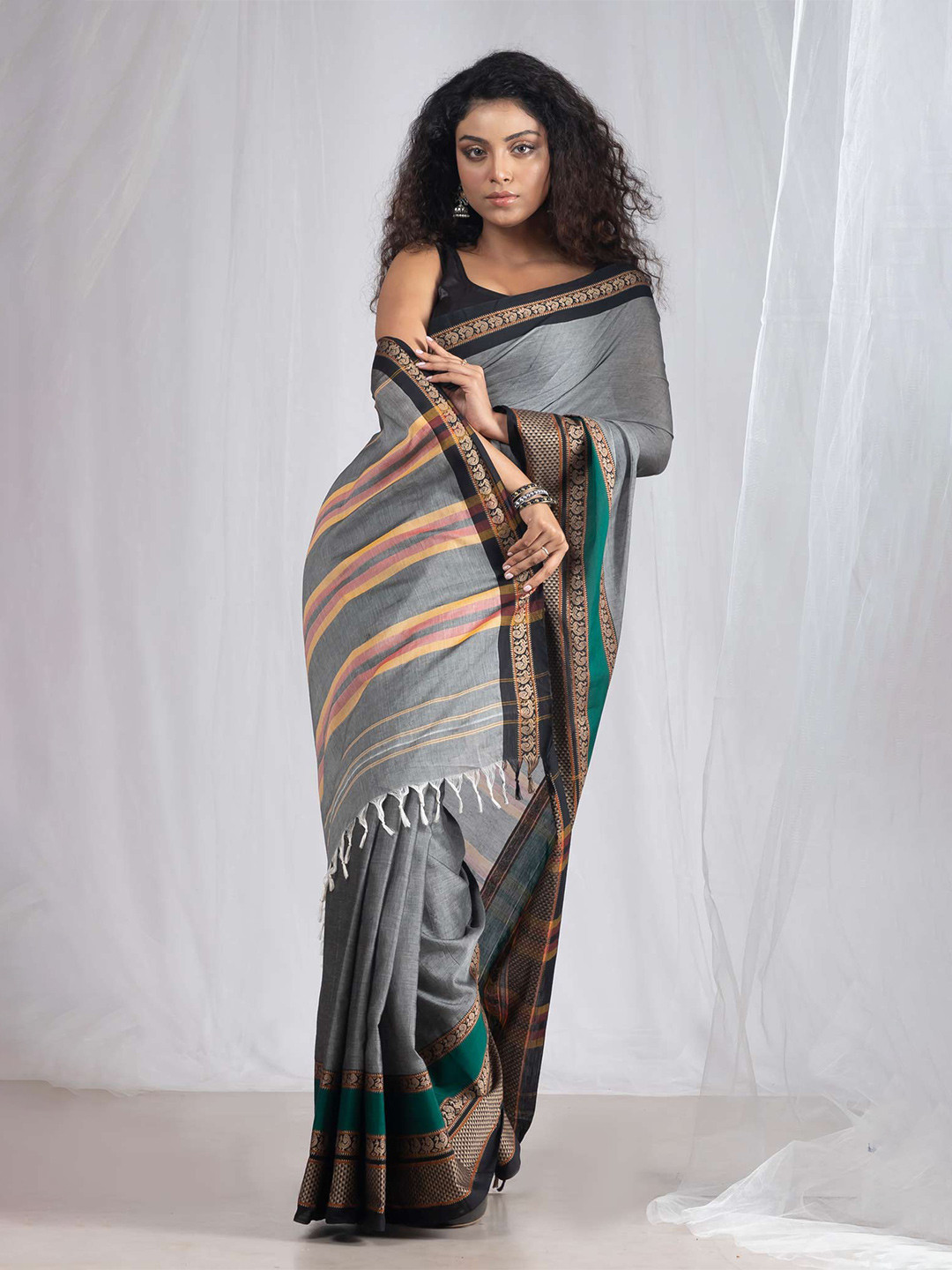 

Unnati Silks Pure Cotton Handloom Narayan Peth Saree, Grey