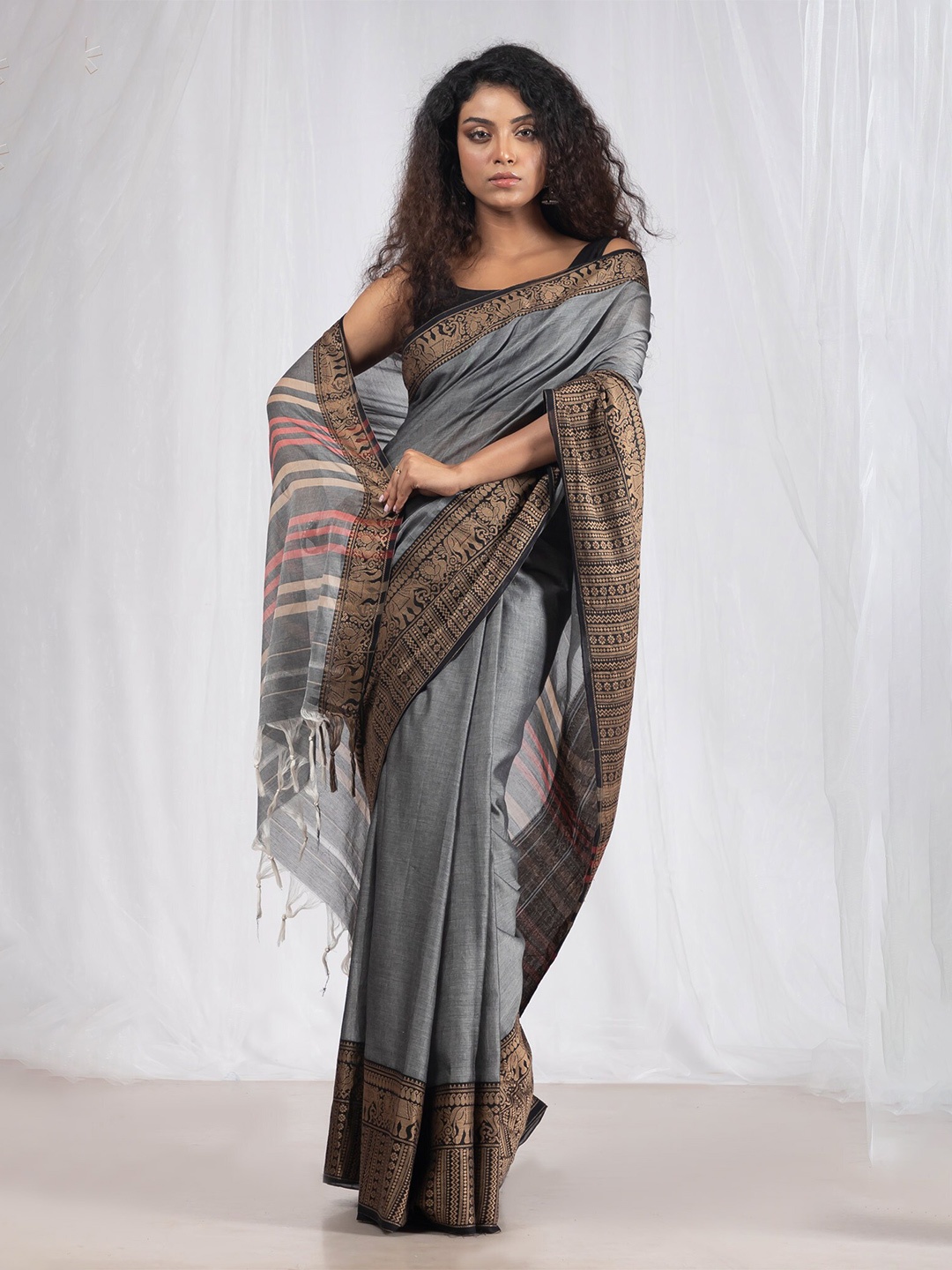

Unnati Silks Pure Cotton Handloom Narayan Peth Saree, Grey