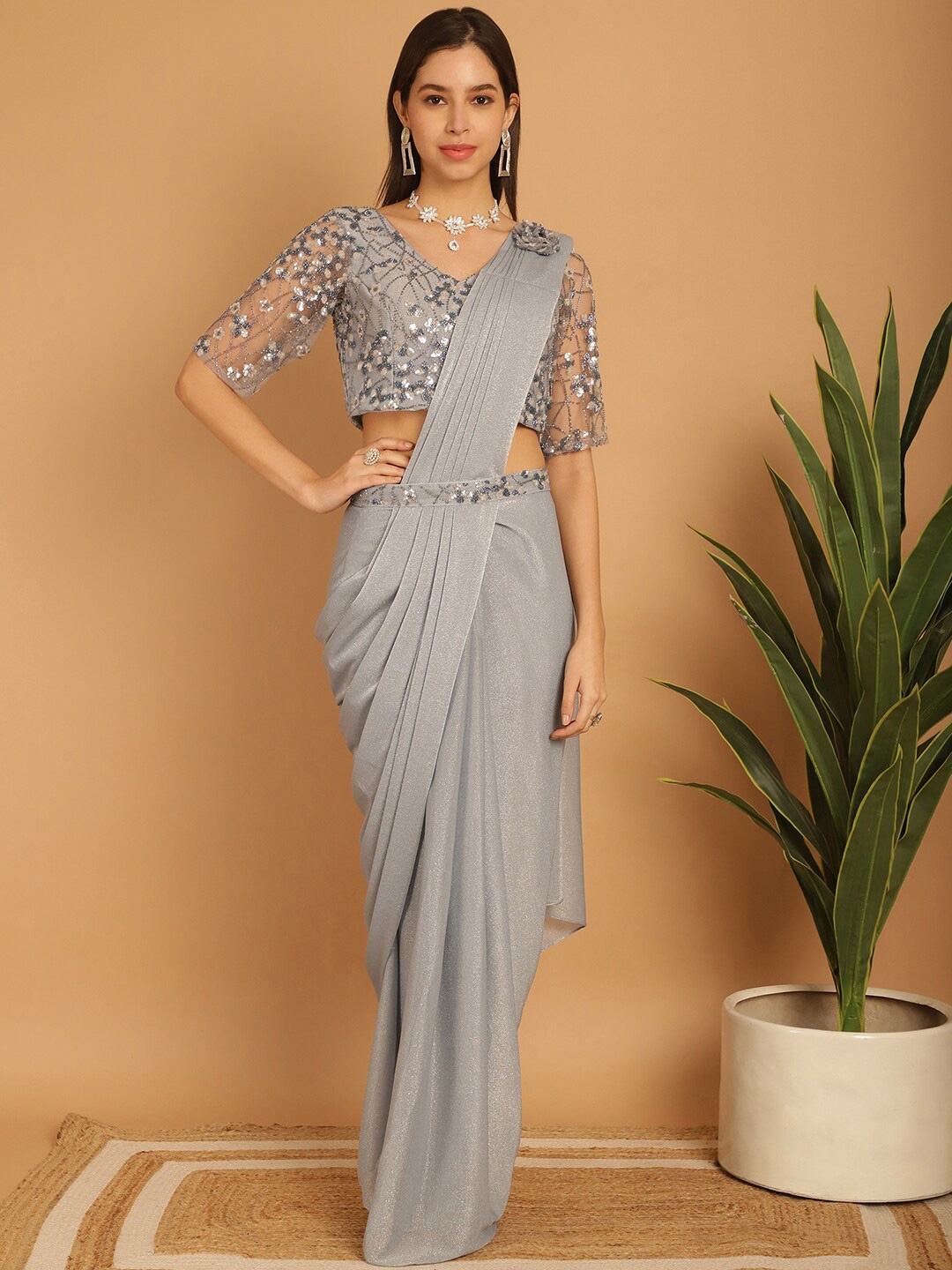 

Grancy Embellished Ready to Wear Saree, Grey