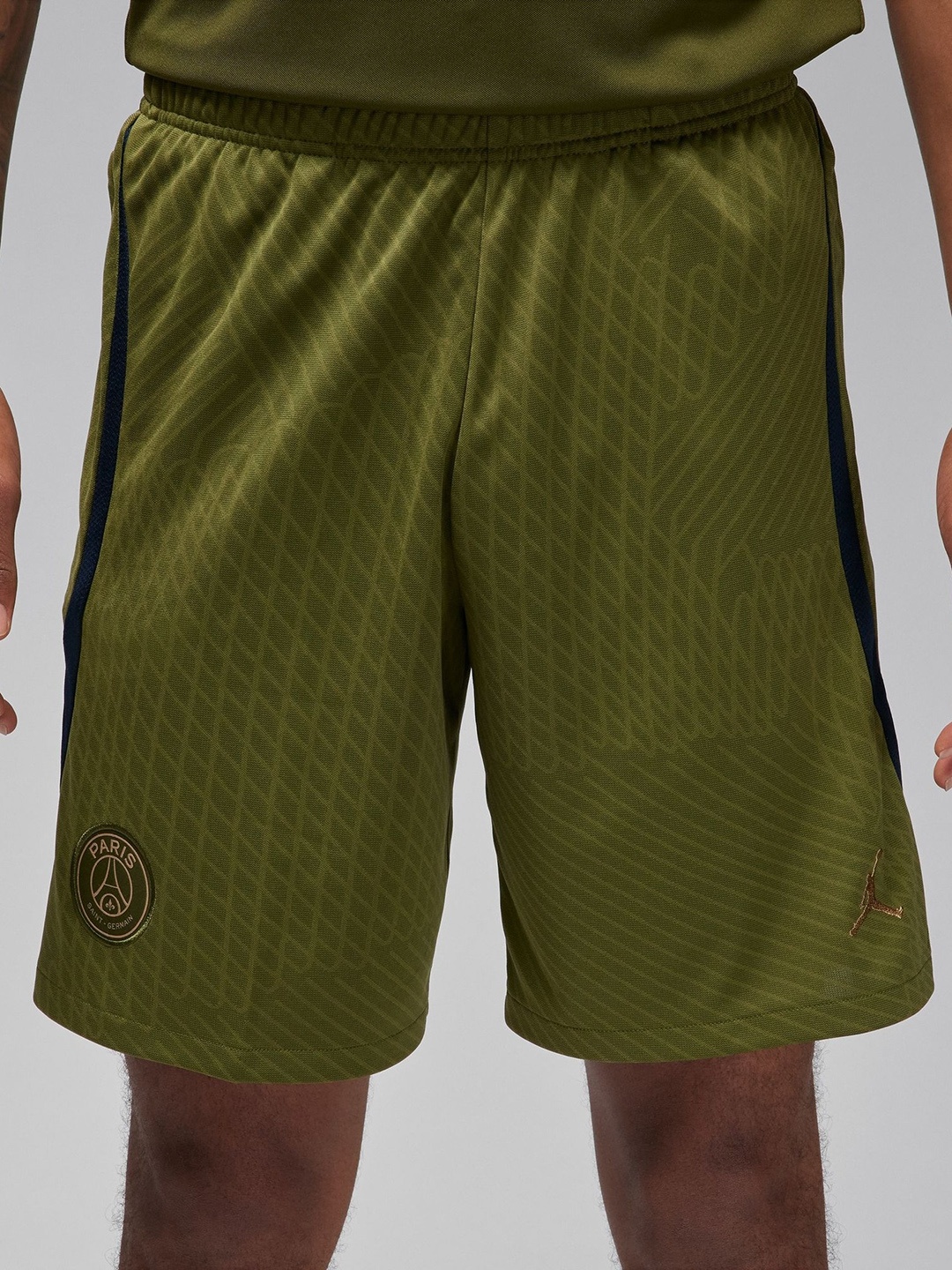 

Nike Men Paris Saint-Germain Strike Fourth Men Jordan Dri-FIT Mid-Rise Football Shorts, Green
