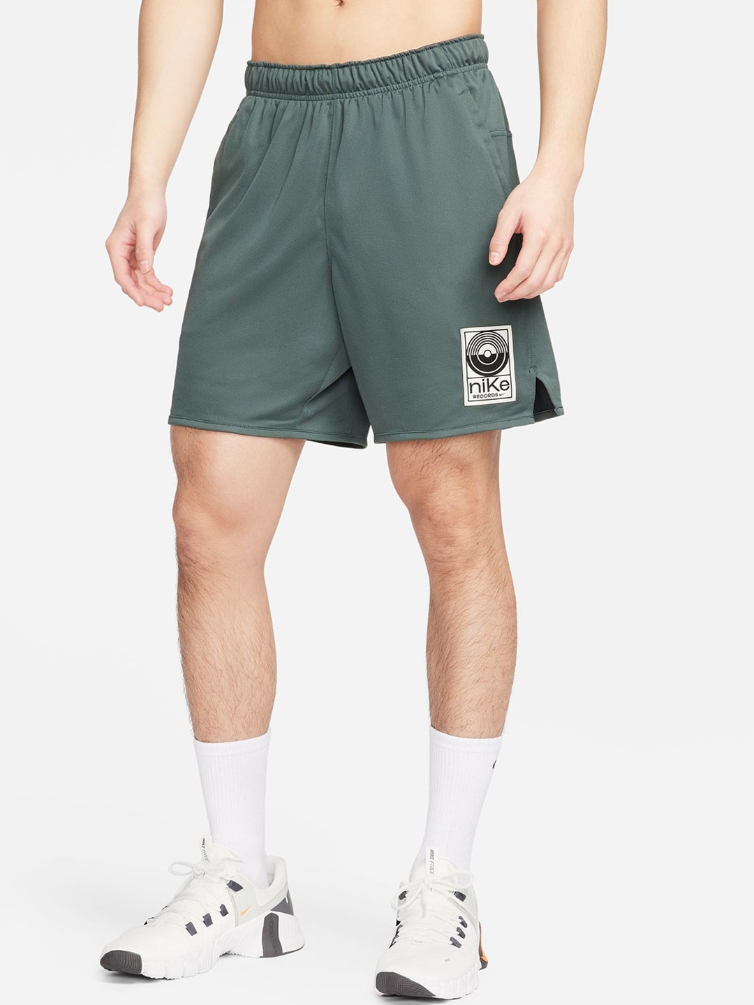 

Nike Totality Studio '72 Men Dri-FIT 18cm (approx.) Unlined Versatile Mid-Rise Shorts, Green