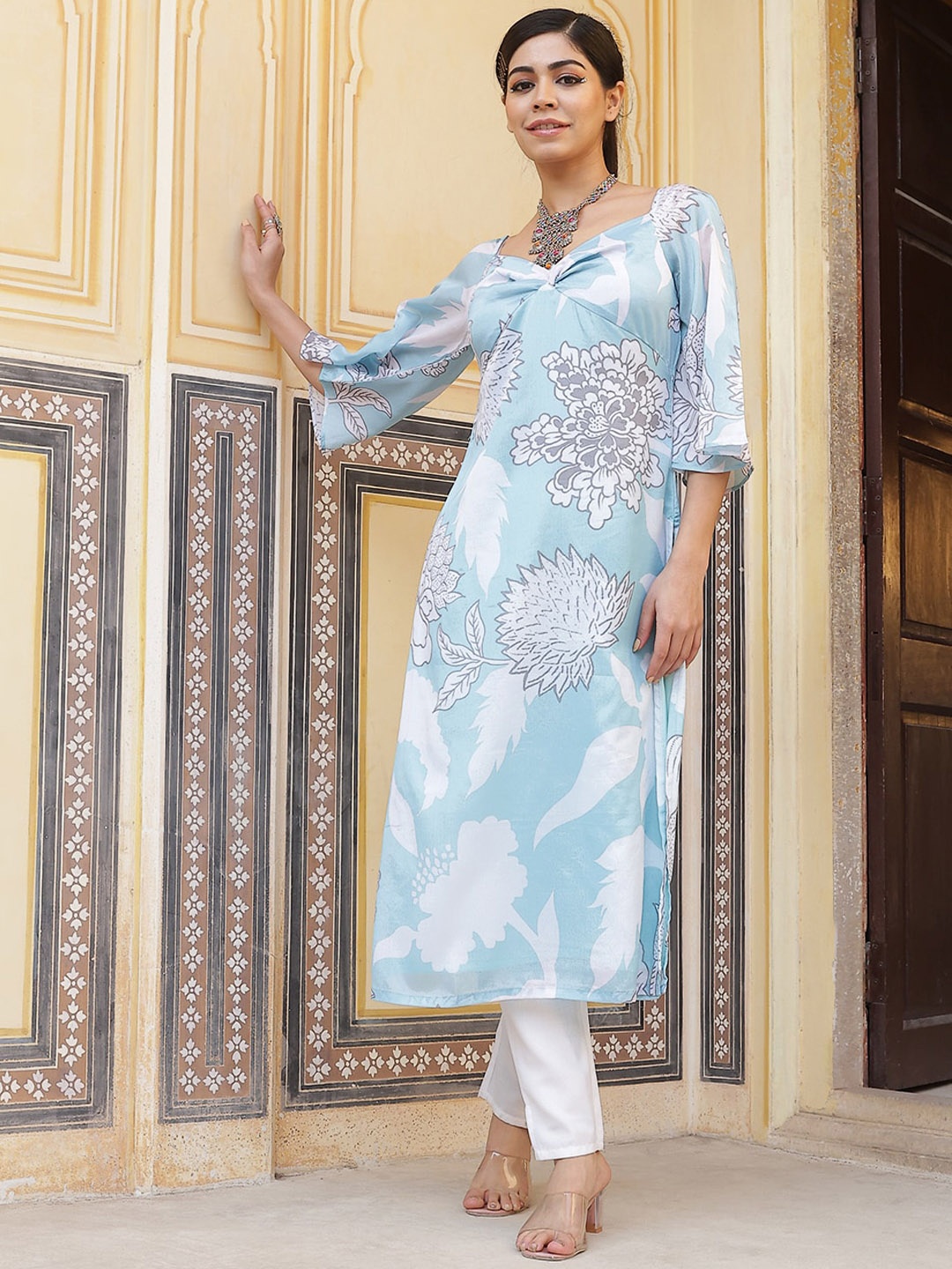 

AKS Couture Floral Printed Sweetheart Neck Empire Straight Kurta, Blue