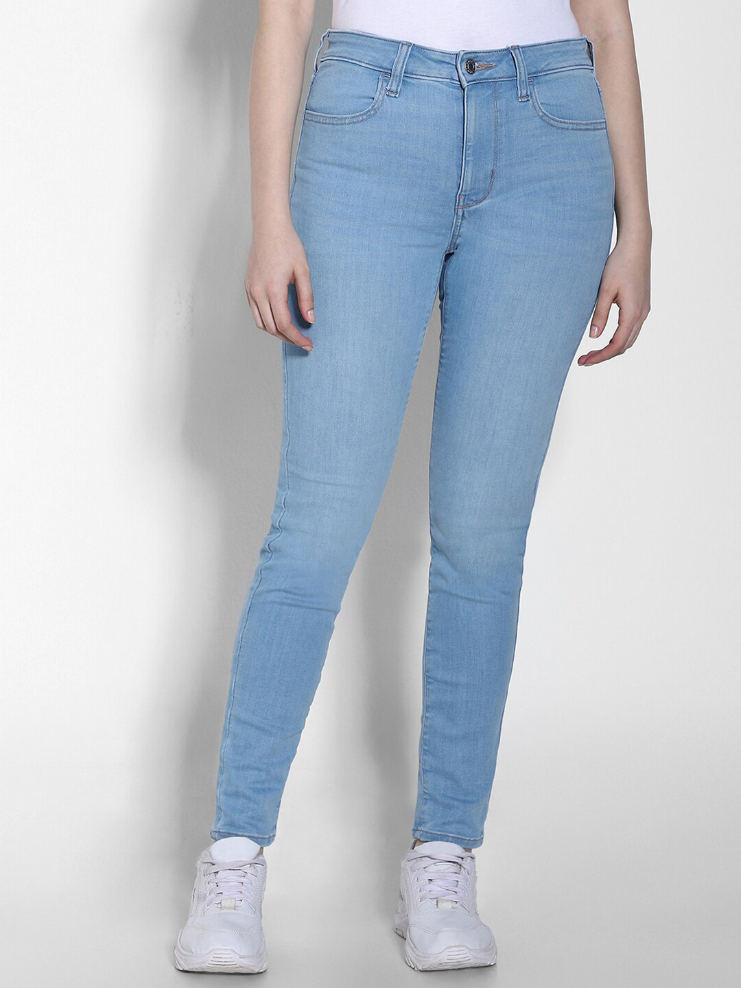 

AMERICAN EAGLE OUTFITTERS Women Slim Fit High-Rise Clean Look Stretchable Light Fade Jeans, Blue