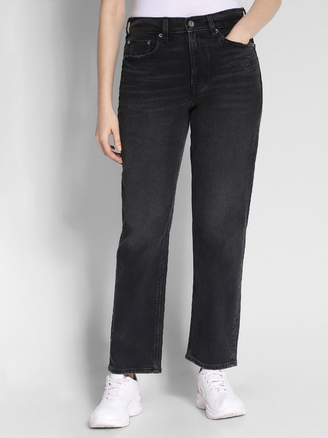 

AMERICAN EAGLE OUTFITTERS Women Slim Fit High-Rise Light Fade Clean Look Stretchable Jeans, Black