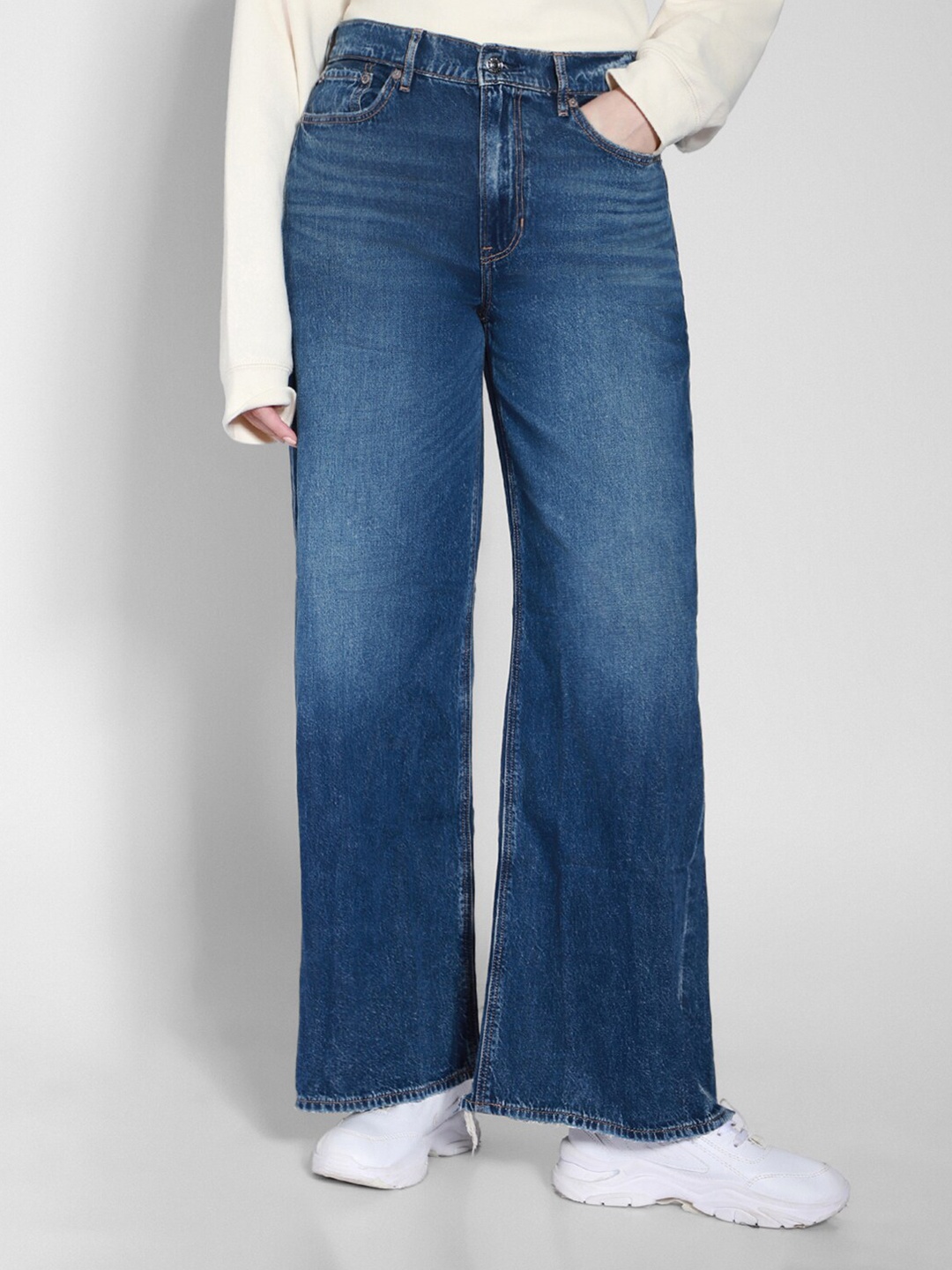 AMERICAN EAGLE OUTFITTERS Women Straight Fit High-Rise Clean Look Jeans, Blue