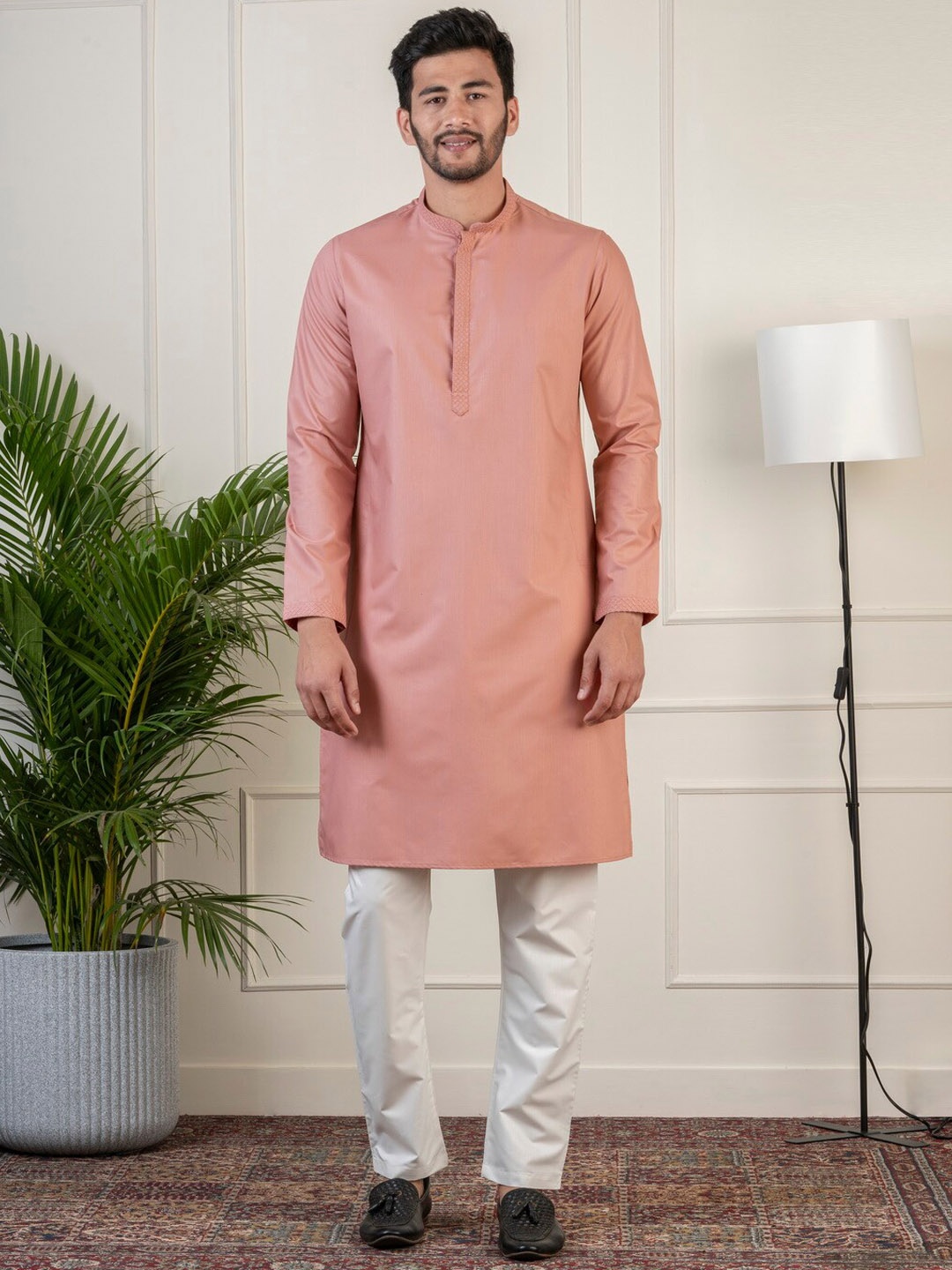 

TheEthnic.Co Mandarin Collar Regular Pure Cotton Kurta with Trousers, Pink