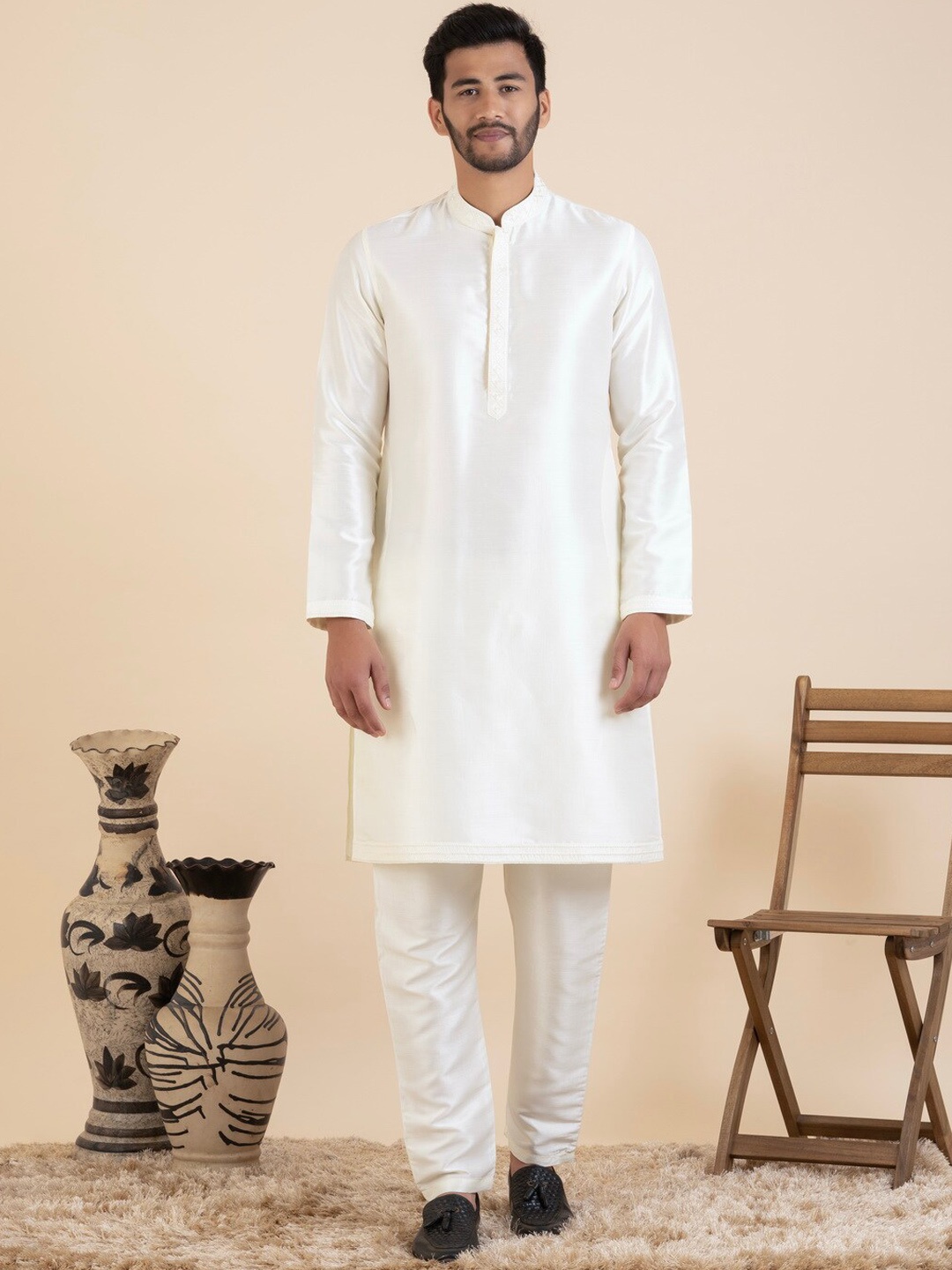 

TheEthnic.Co Mandarin Collar Straight Kurta with Pyjamas, Cream