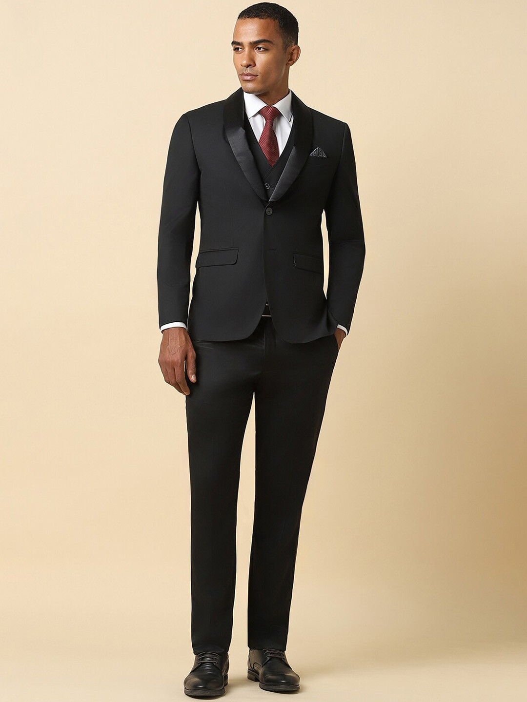 

Allen Solly Slim-Fit Shawl Collar Single-Breasted Three-Piece Formal Suit, Black