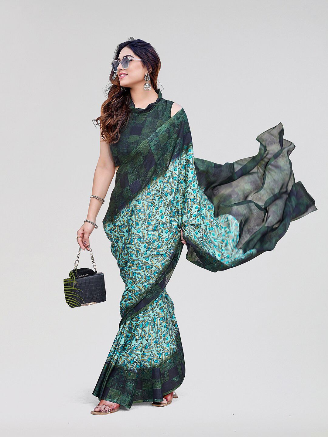 

Yashika Floral Printed Saree, Green