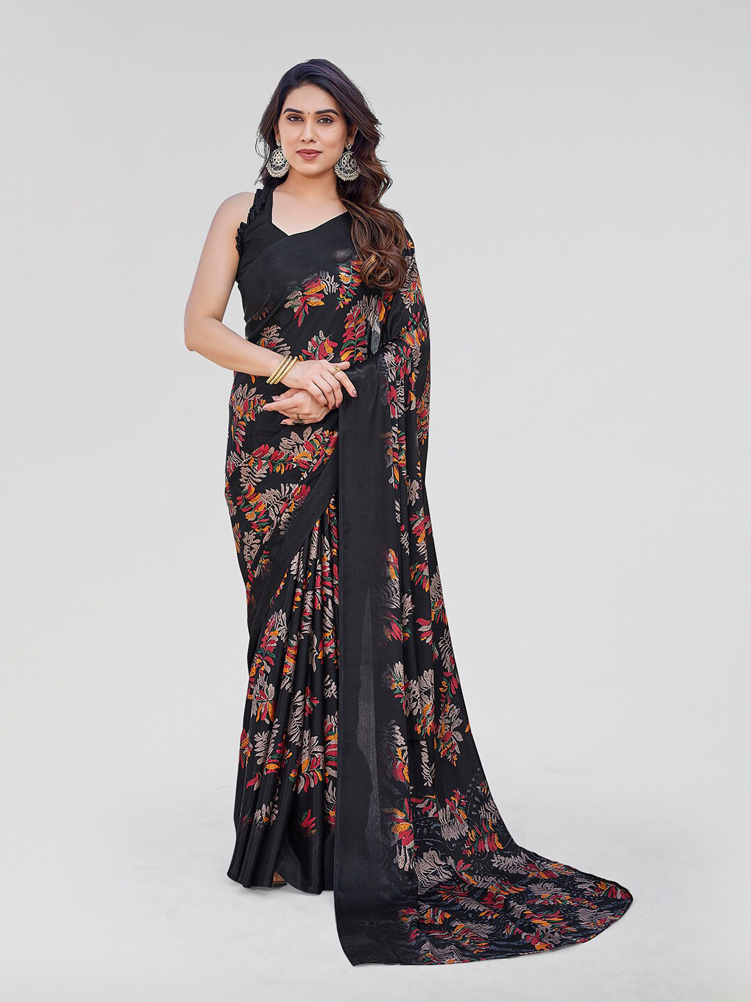 

Yashika Floral Printed Saree, Black