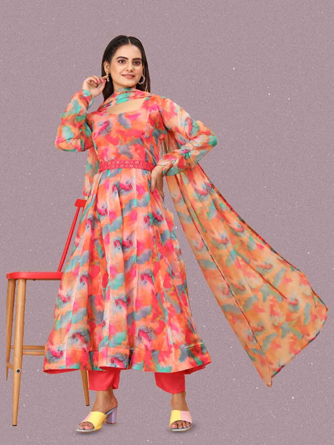 

N N ENTERPRISE Floral Printed Kurta With Trousers & Dupatta, Red