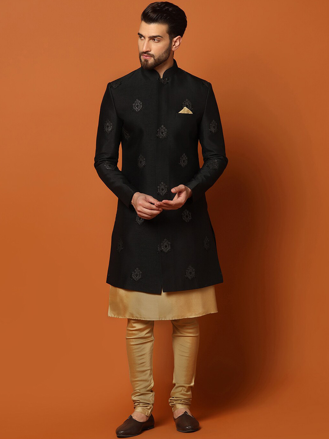 

KISAH Men Self Design Mandarin Collar Indowestern Sherwani Set, Black
