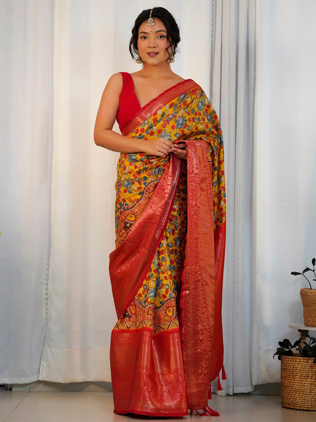 

Saree mall Yellow Kalamkari Printed Zari Saree