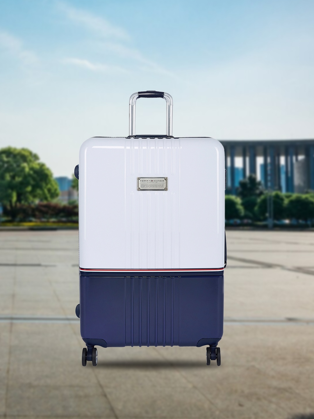 

Tommy Hilfiger Twins Pro Large Trolley Suitcase, White