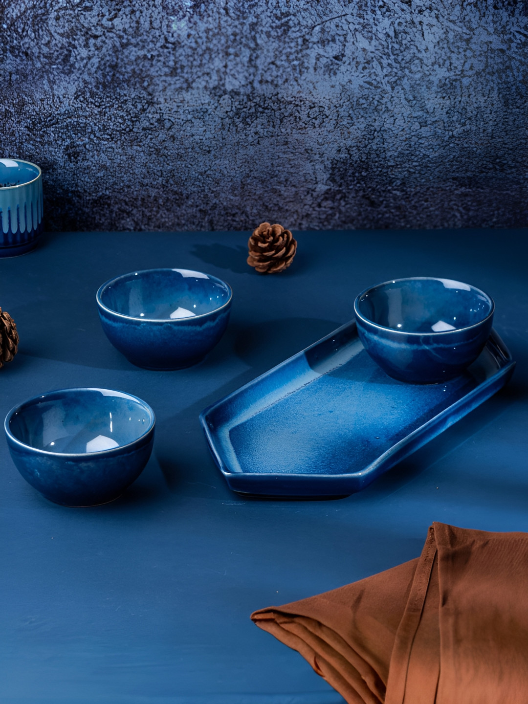 

USHA SHRIRAM Blue 4 Pieces Microwave Safe Glossy Finish Ceramic Bowls With Tray
