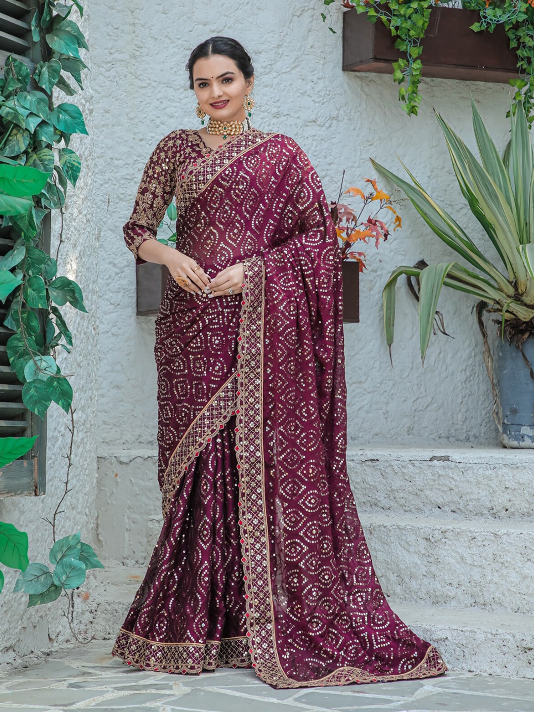 

ODETTE Ethnic Motifs Sequinned Embellished Saree, Maroon