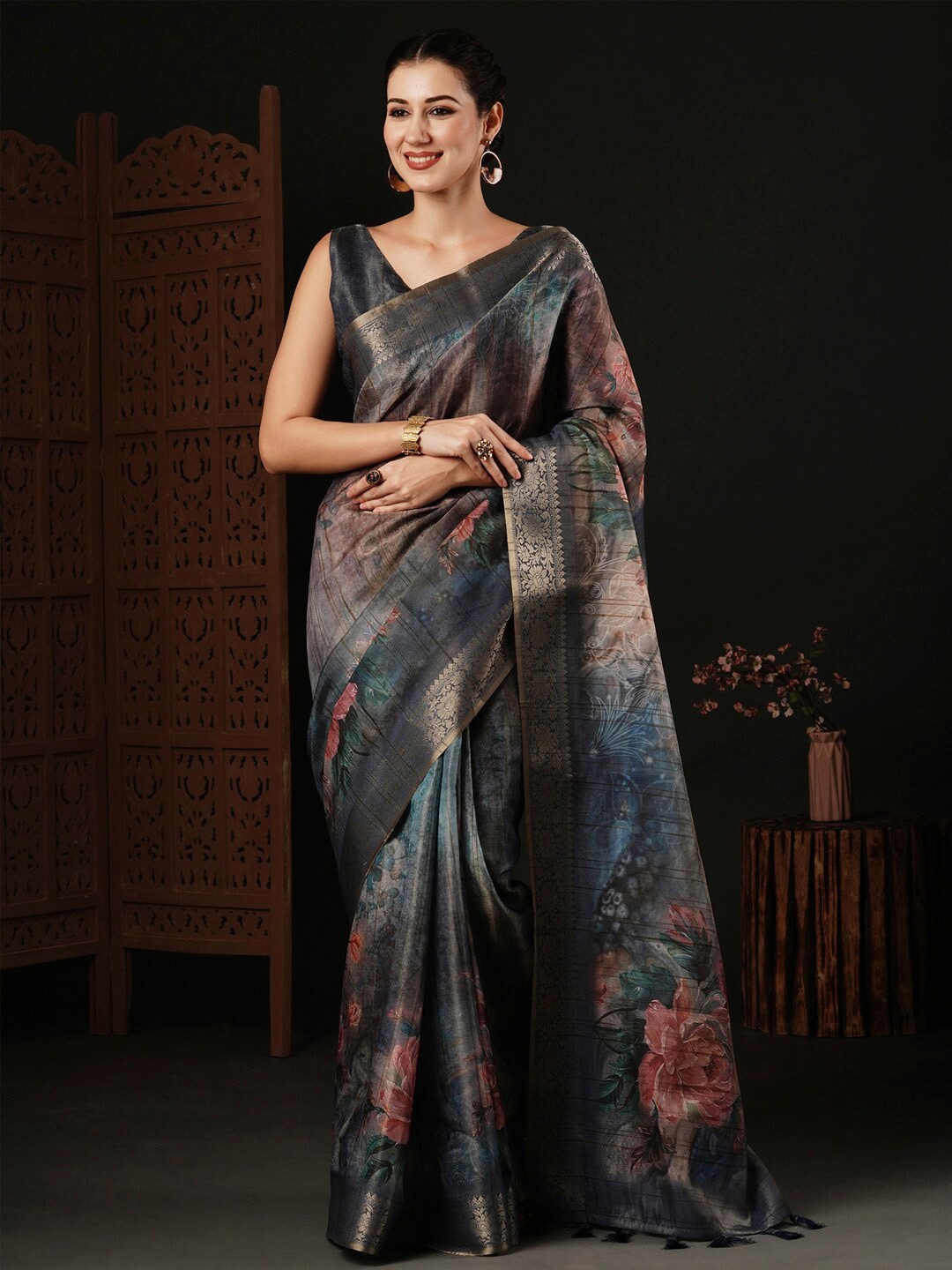 

Anouk Floral Printed Zari Sungudi Saree, Blue