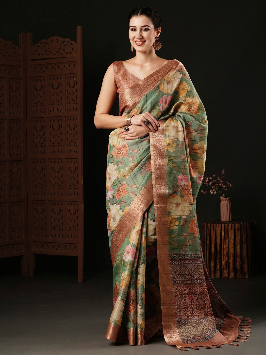

Anouk Green Floral Printed Zari Sungudi Saree, Sea green