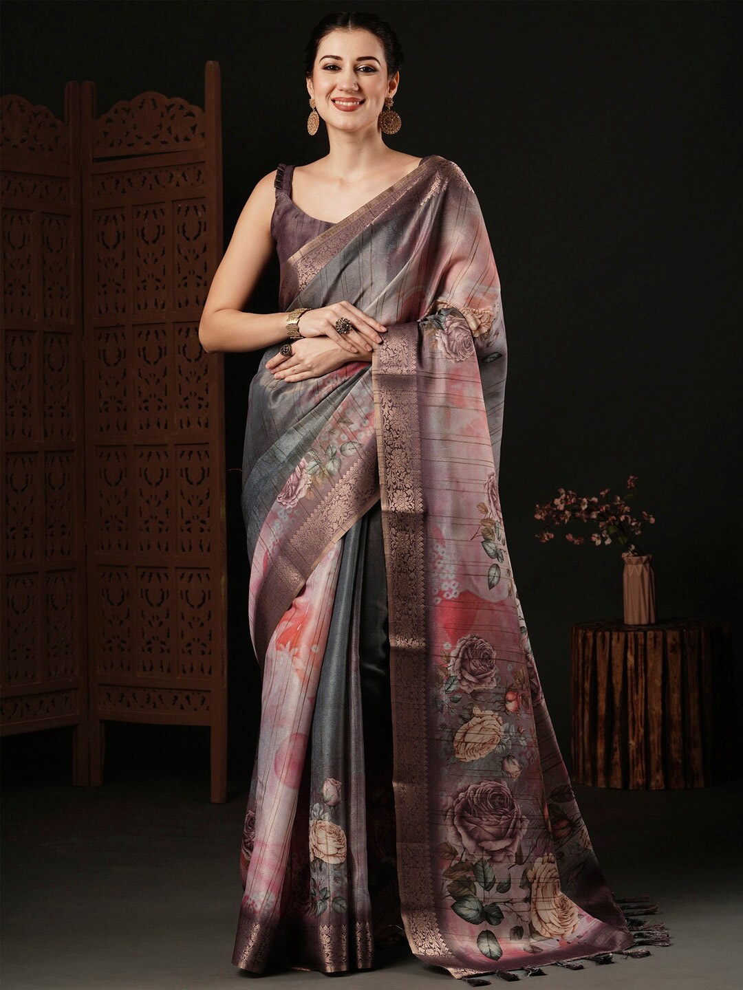 

Anouk Floral Printed Zari Sungudi Saree, Grey