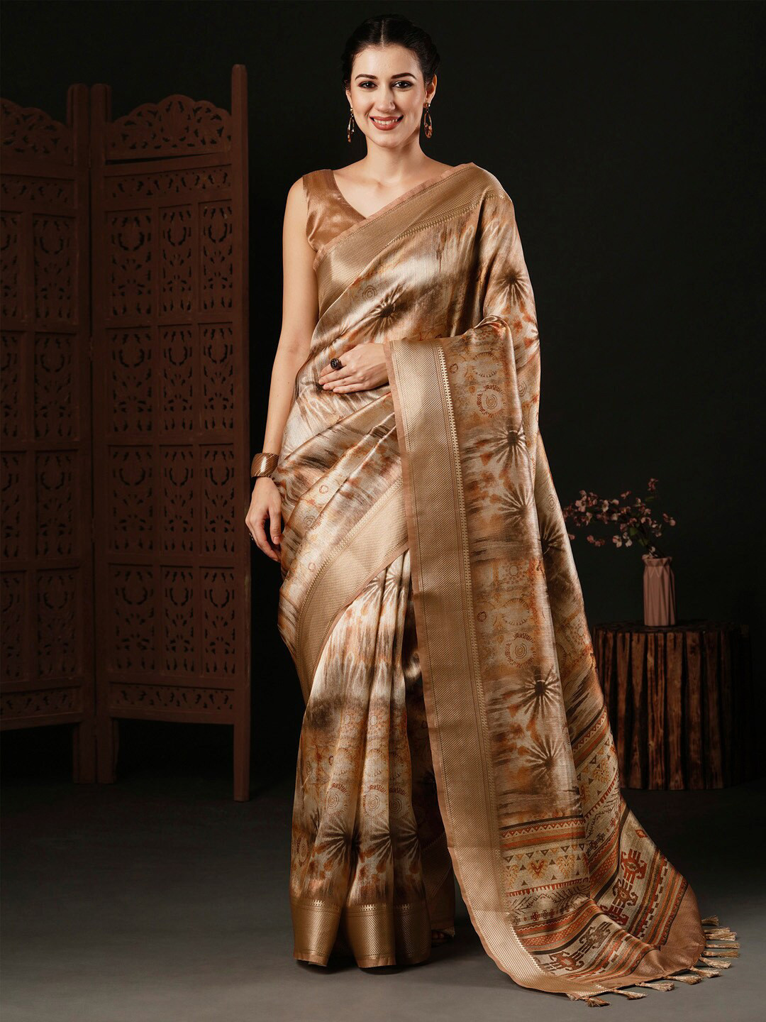 

Anouk Beige Abstract Printed Zari Sungudi Saree