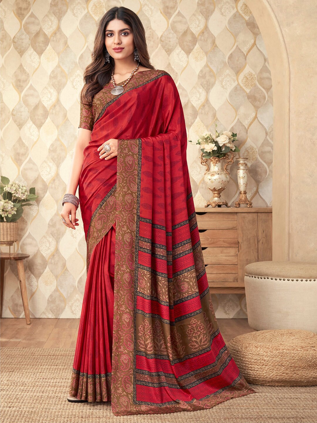 

Mitera Paisley Printed Poly Crepe Bagru Saree, Maroon