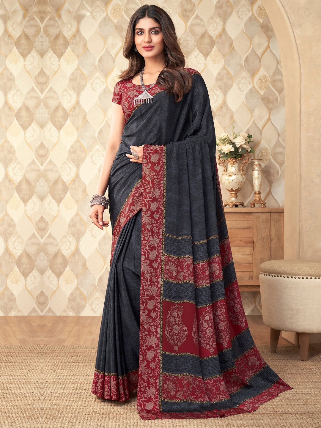

Mitera Floral Printed Bagru Saree, Grey
