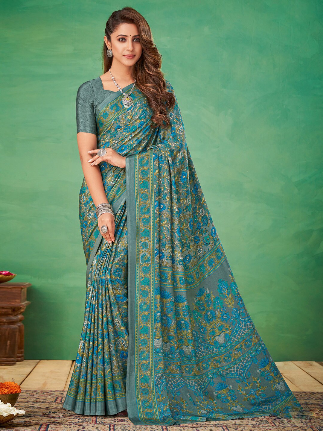 

Mitera Floral Poly Crepe Bagru Saree, Grey