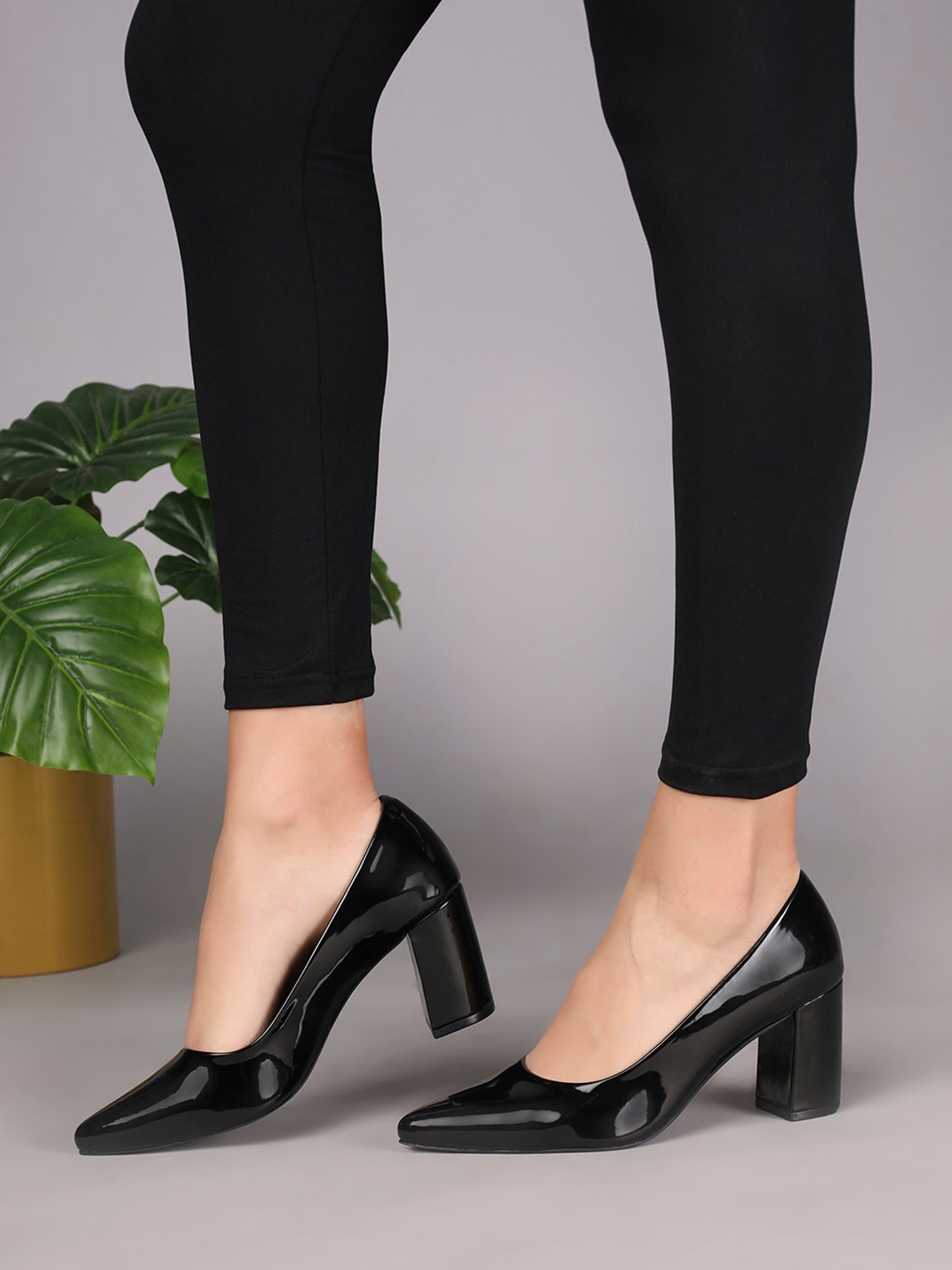 

T.ELEVEN Round Toe Block Pumps, Black