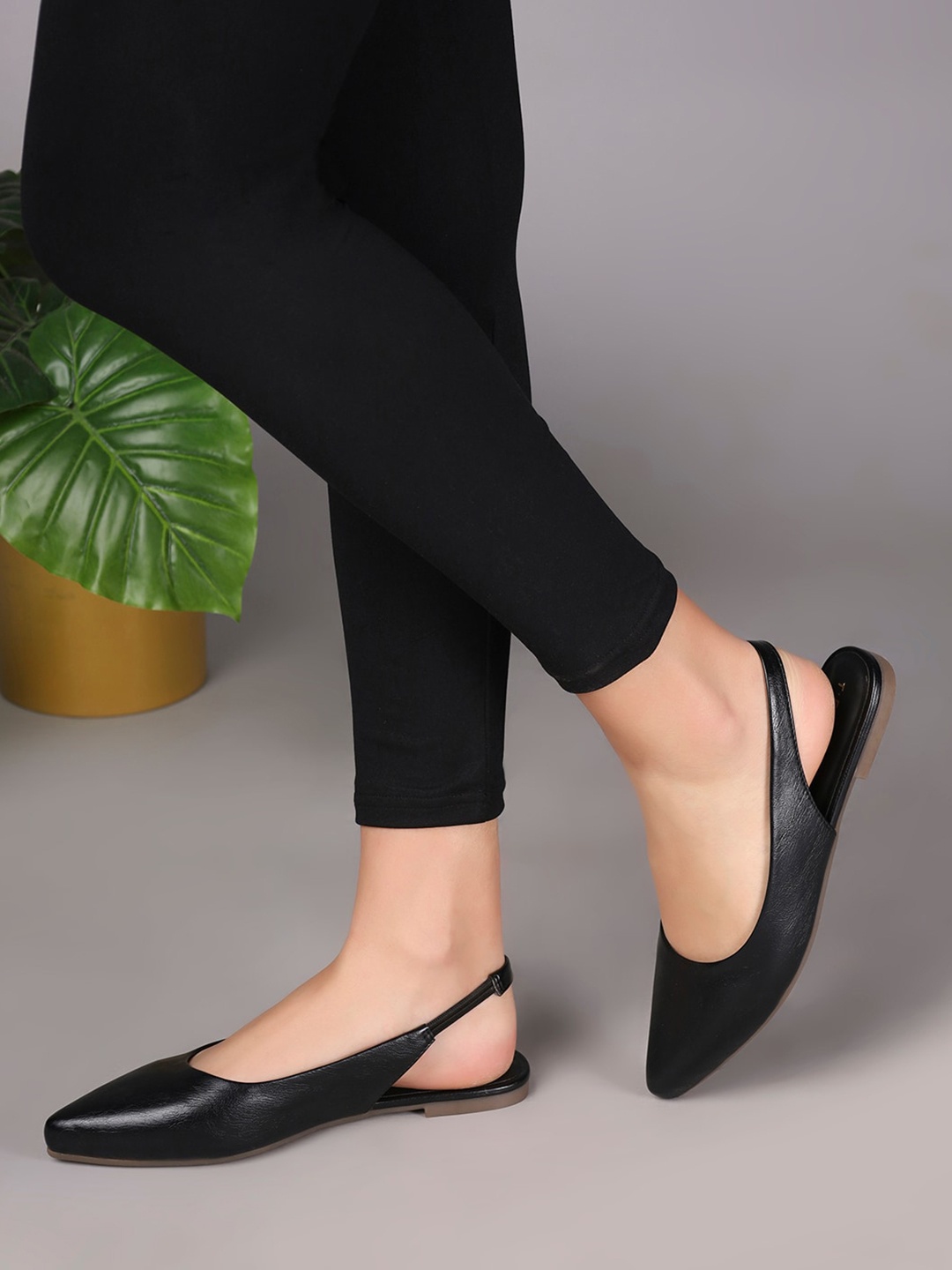 

T.ELEVEN Pointed Toe Textured Ballerinas, Black