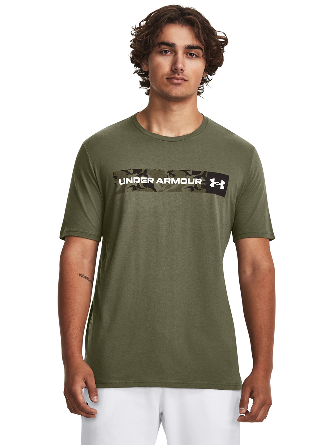 

UNDER ARMOUR Camo Chest Stripe Short Sleeves Sports T-shirt, Green
