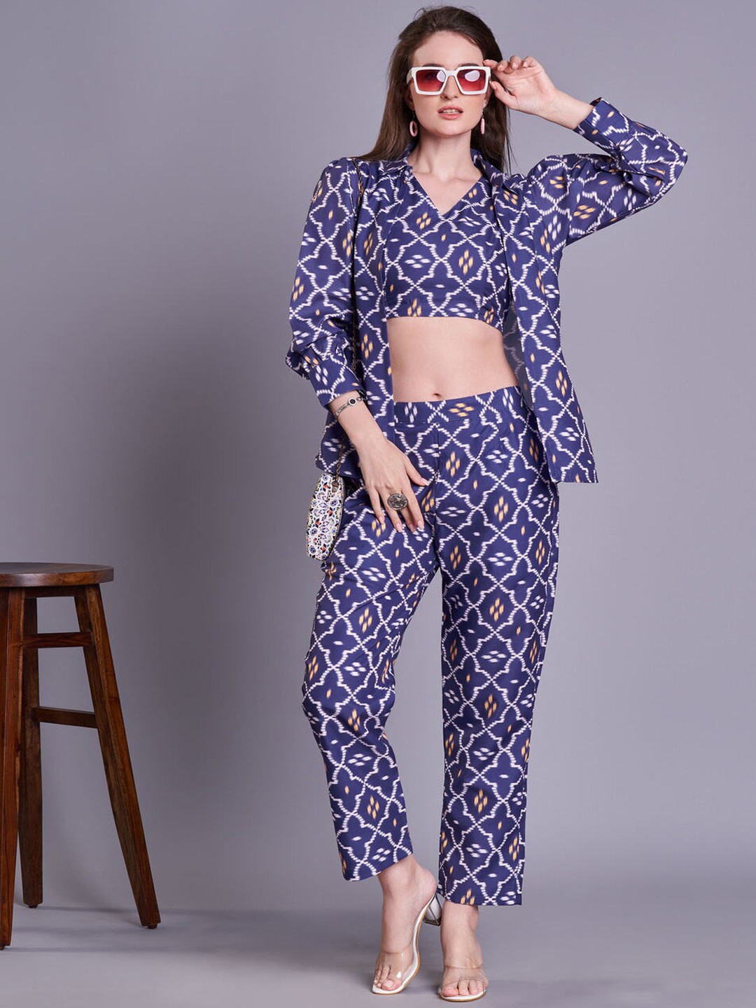 

Kandora Printed V-Neck Sleeveless Crop Top With Jacket & Trousers, Purple