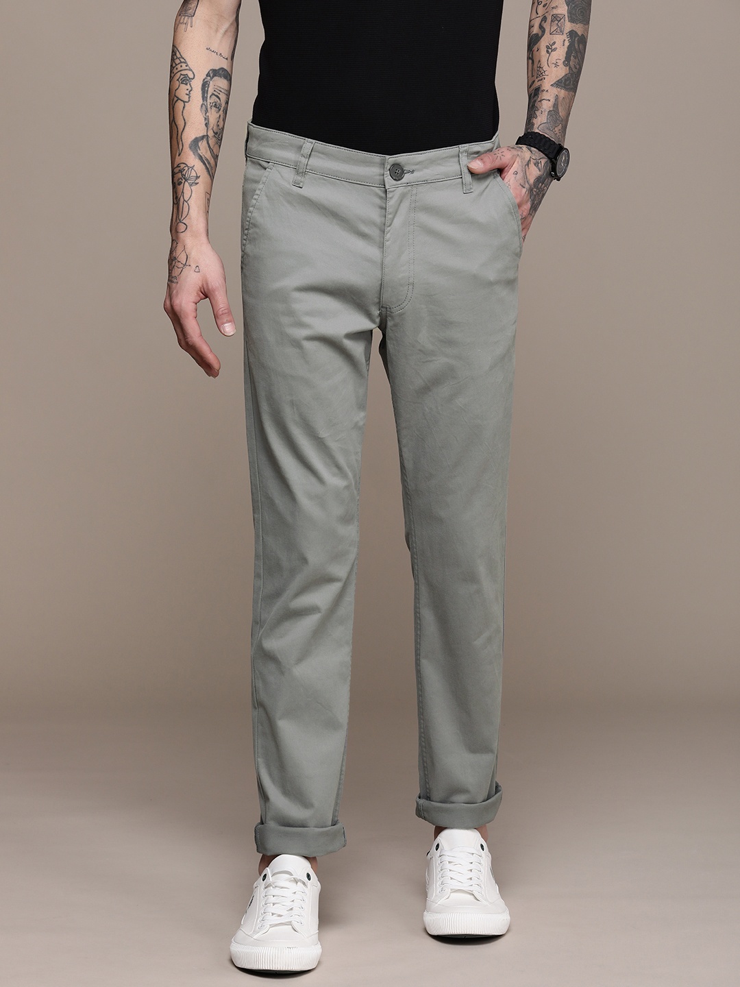 

WROGN Men Slim Fit Mid-Rise Chinos, Grey