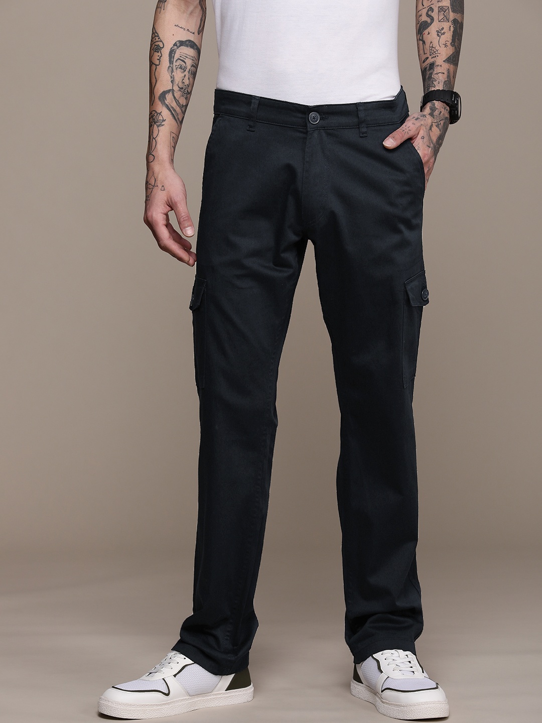 

WROGN Men Straight Fit Cargos Trousers, Navy blue