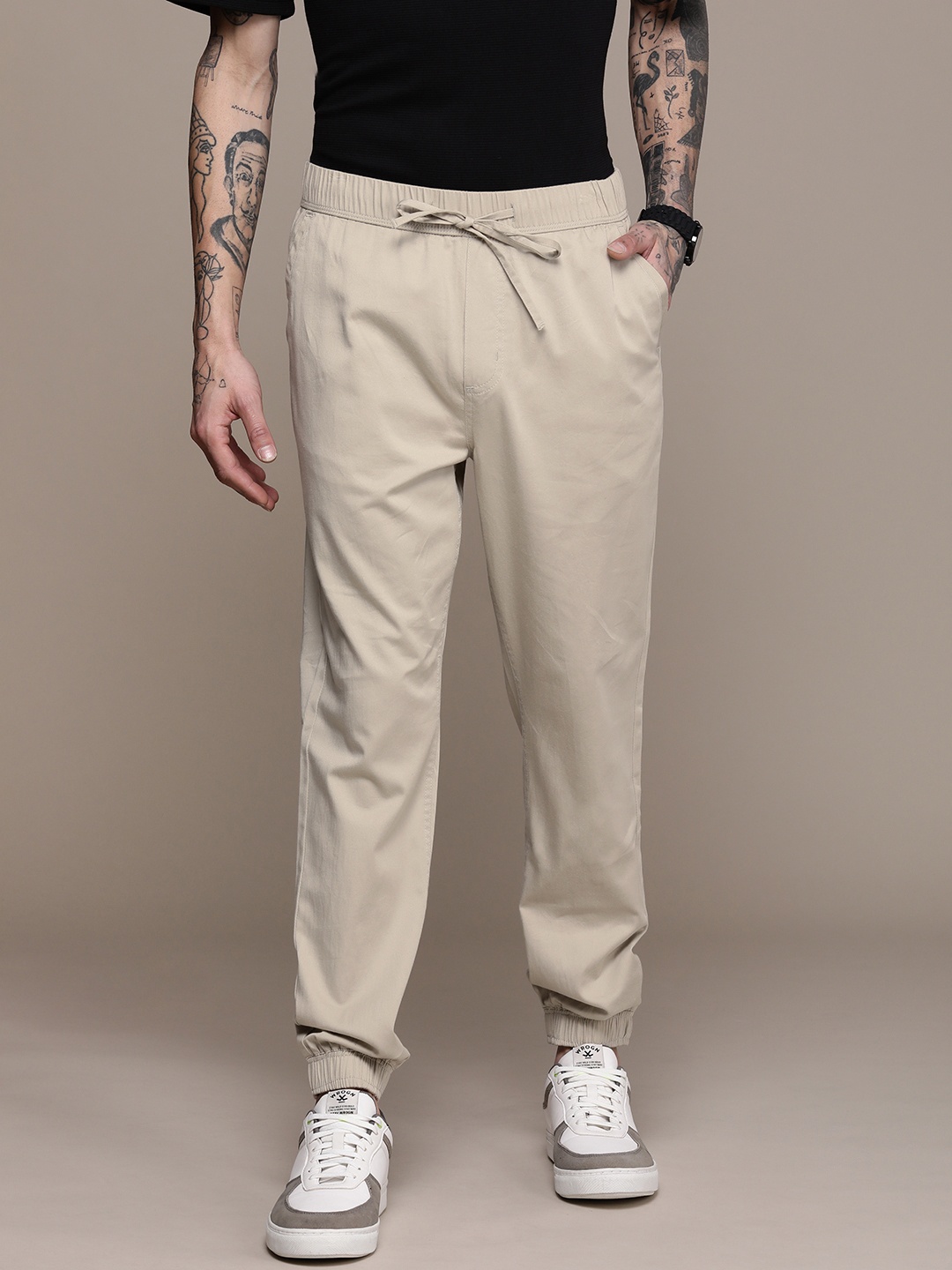 

WROGN Men Solid Mid-Rise Joggers, Cream