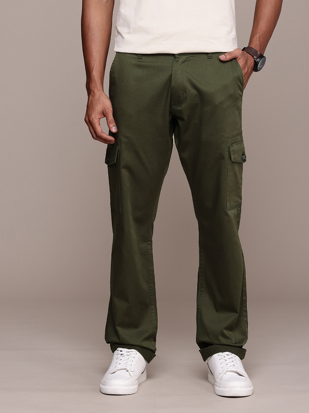 

WROGN Men Straight Fit Cargos Trousers, Olive
