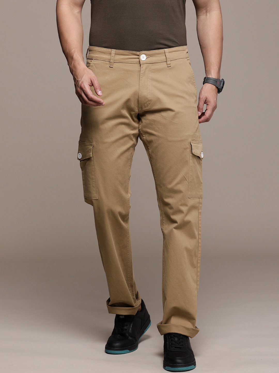 

WROGN Men Straight Fit Cargos Trousers, Khaki