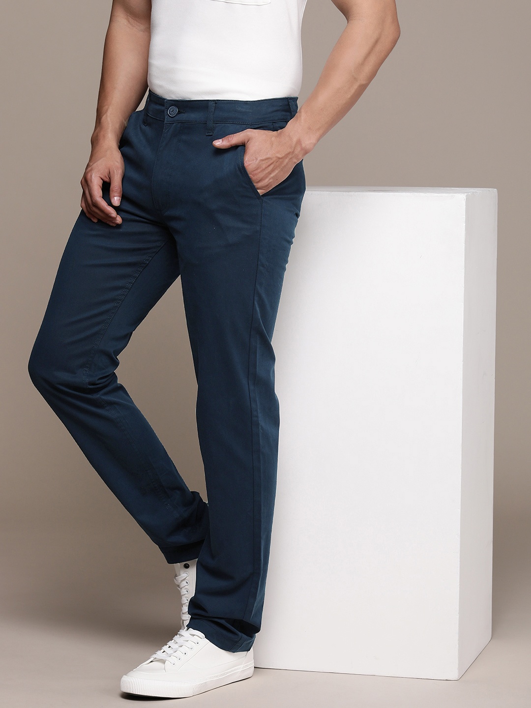 

WROGN Men Slim Fit Chinos Trousers, Navy blue