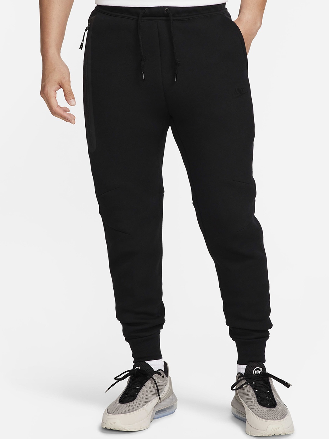 

Nike Sportswear Men Tech Fleece Slim-Fit Joggers, Black