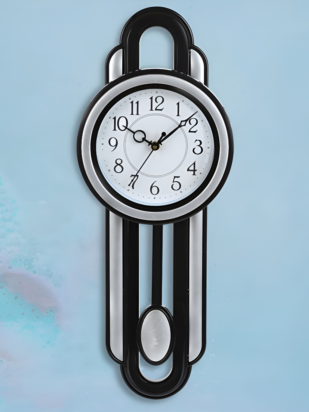

Attractionz Silver-Toned & White Analogue Contemporary Wall Clock